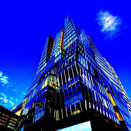 สวิสโซเทล ซาราเจโว Hotel ซาราเยโว ภายนอก รูปภาพ The building at night