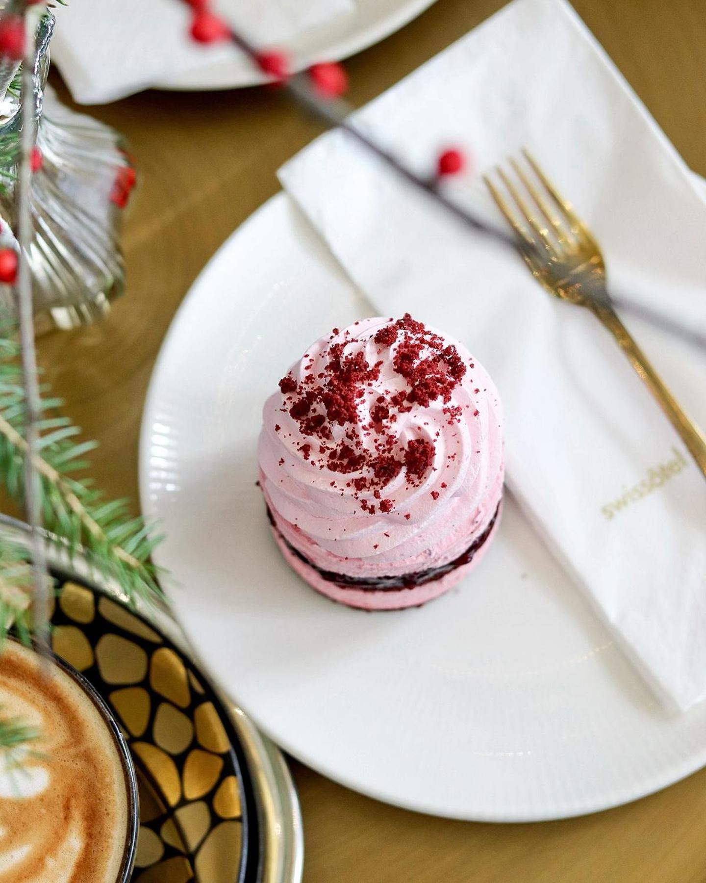 สวิสโซเทล ซาราเจโว Hotel ซาราเยโว ภายนอก รูปภาพ A cupcake