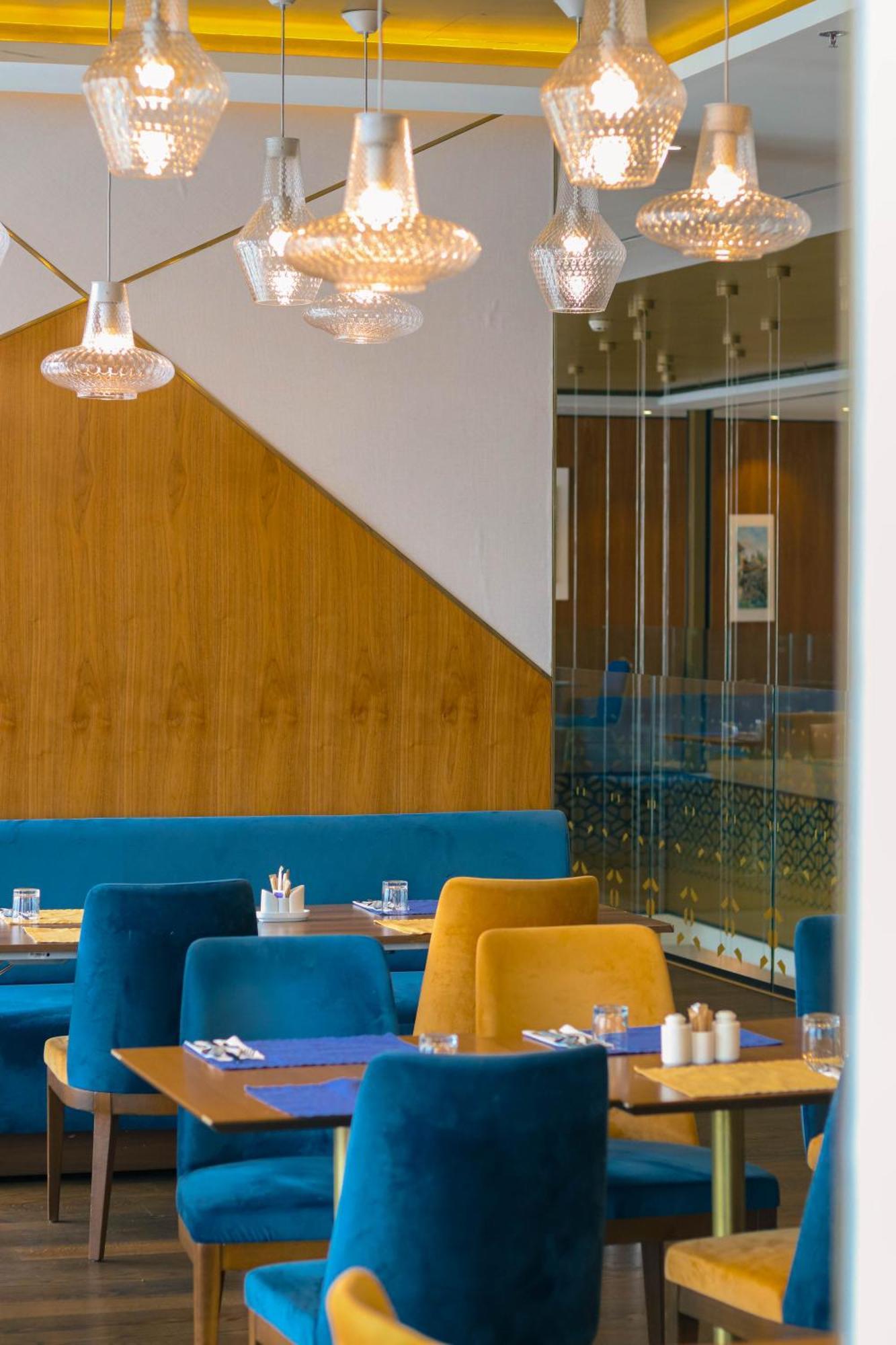 สวิสโซเทล ซาราเจโว Hotel ซาราเยโว ภายนอก รูปภาพ Restaurant