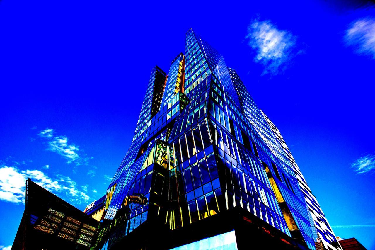 สวิสโซเทล ซาราเจโว Hotel ซาราเยโว ภายนอก รูปภาพ The building at night