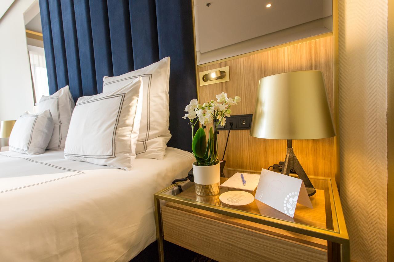 สวิสโซเทล ซาราเจโว Hotel ซาราเยโว ภายนอก รูปภาพ A bedside table