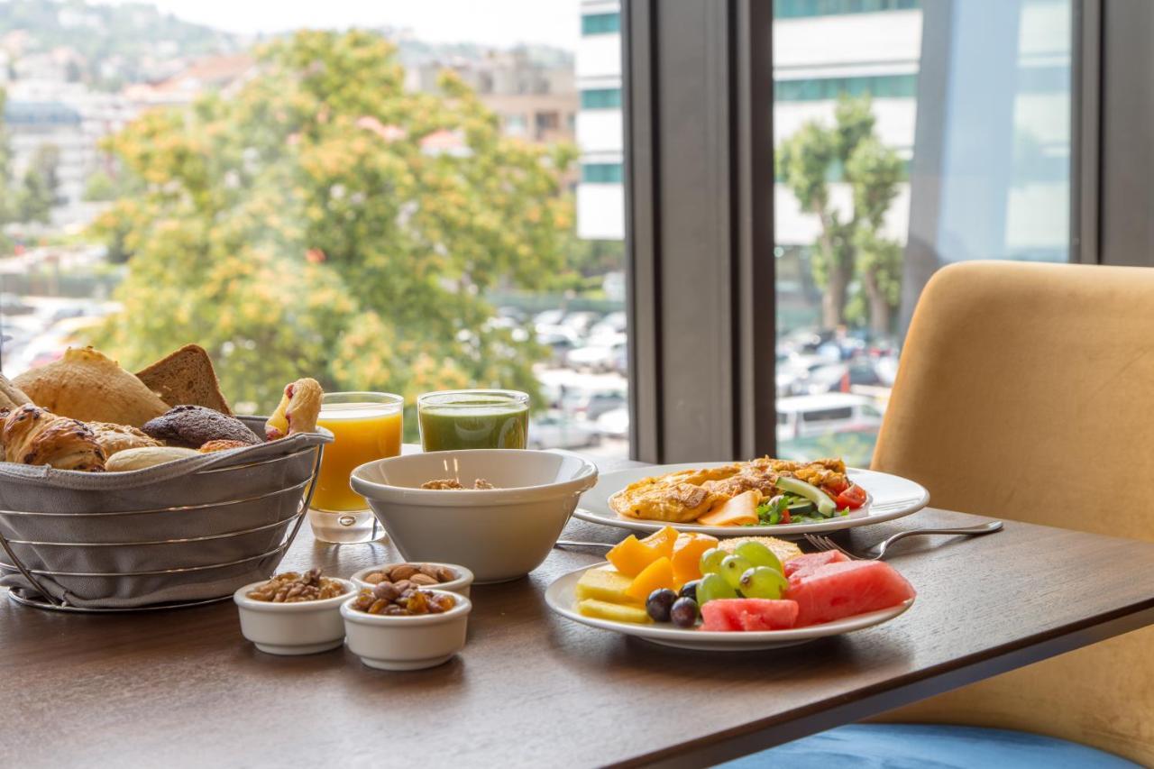 สวิสโซเทล ซาราเจโว Hotel ซาราเยโว ภายนอก รูปภาพ Breakfast at the hotel