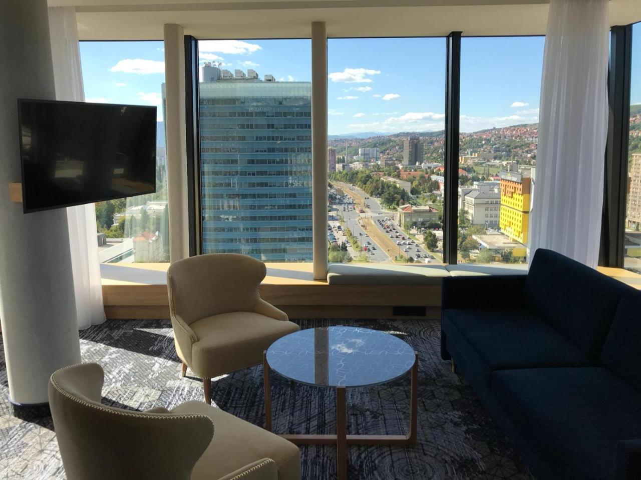 สวิสโซเทล ซาราเจโว Hotel ซาราเยโว ภายนอก รูปภาพ A living room in a typical apartment
