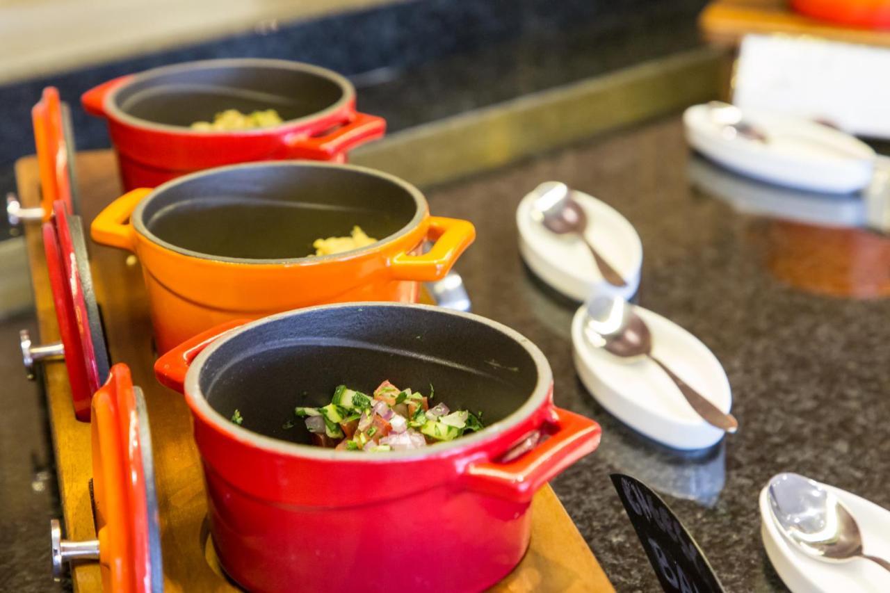สวิสโซเทล ซาราเจโว Hotel ซาราเยโว ภายนอก รูปภาพ A Le Creuset cast iron casserole