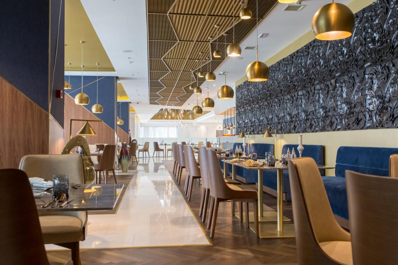 สวิสโซเทล ซาราเจโว Hotel ซาราเยโว ภายนอก รูปภาพ The interior of the restaurant